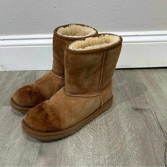 Ugg Australia Women’s Classic Chestnut Boot Tan Winter Outdoor Snow Size 5/6 - Picture 1 of 6